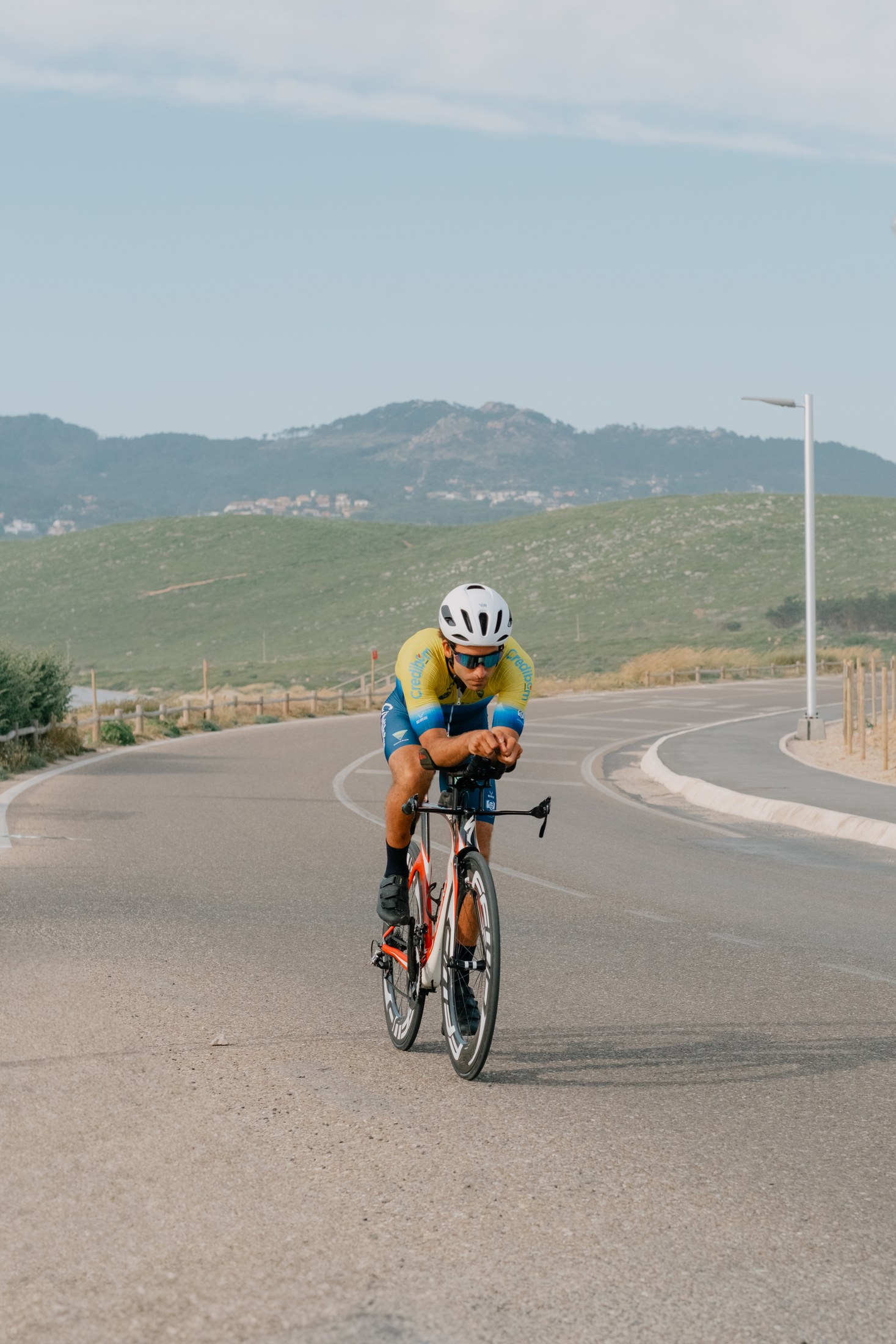 NoBox cyclist moving along the coastal road