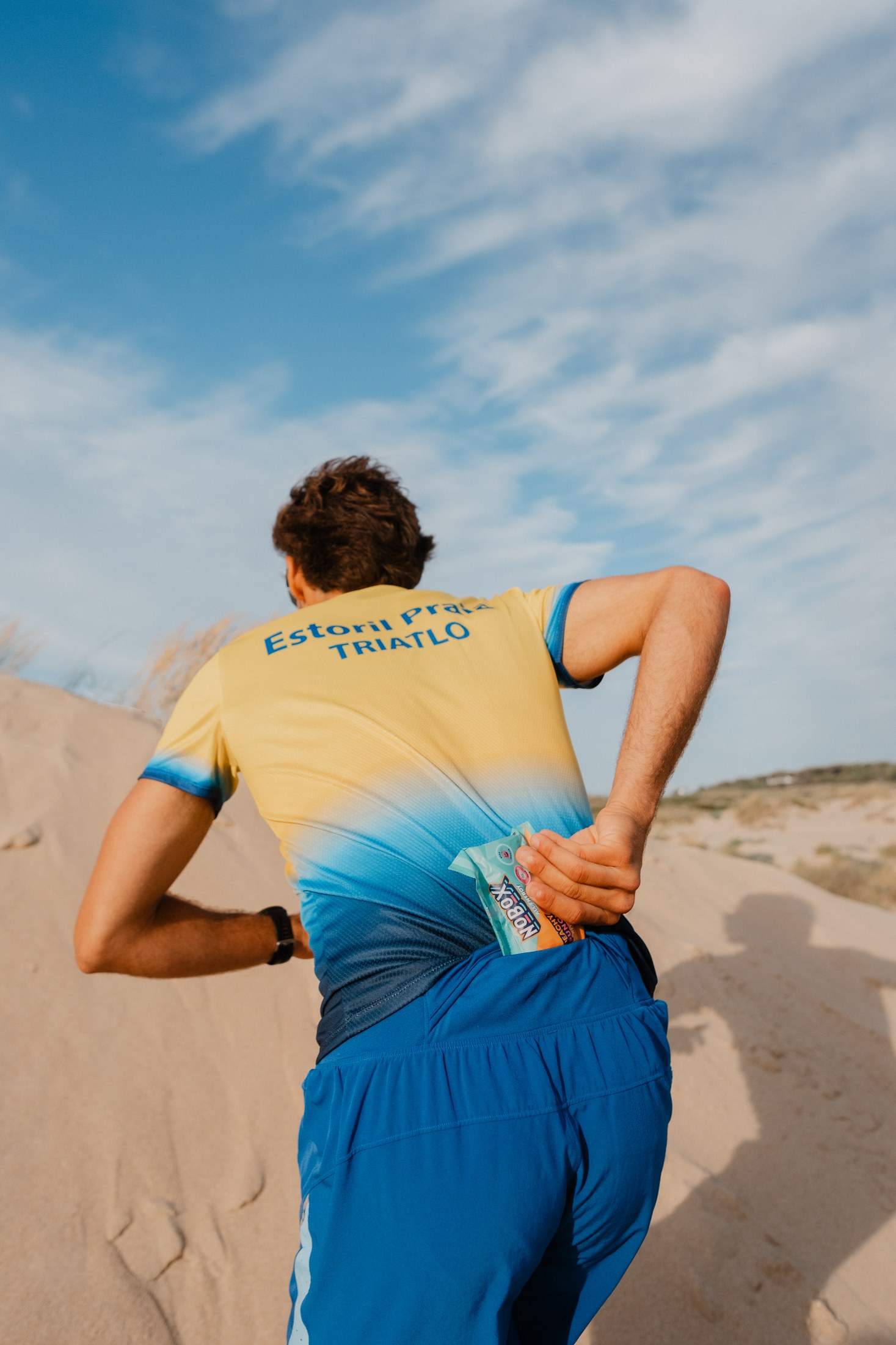 Two athletes arriving through the dunes